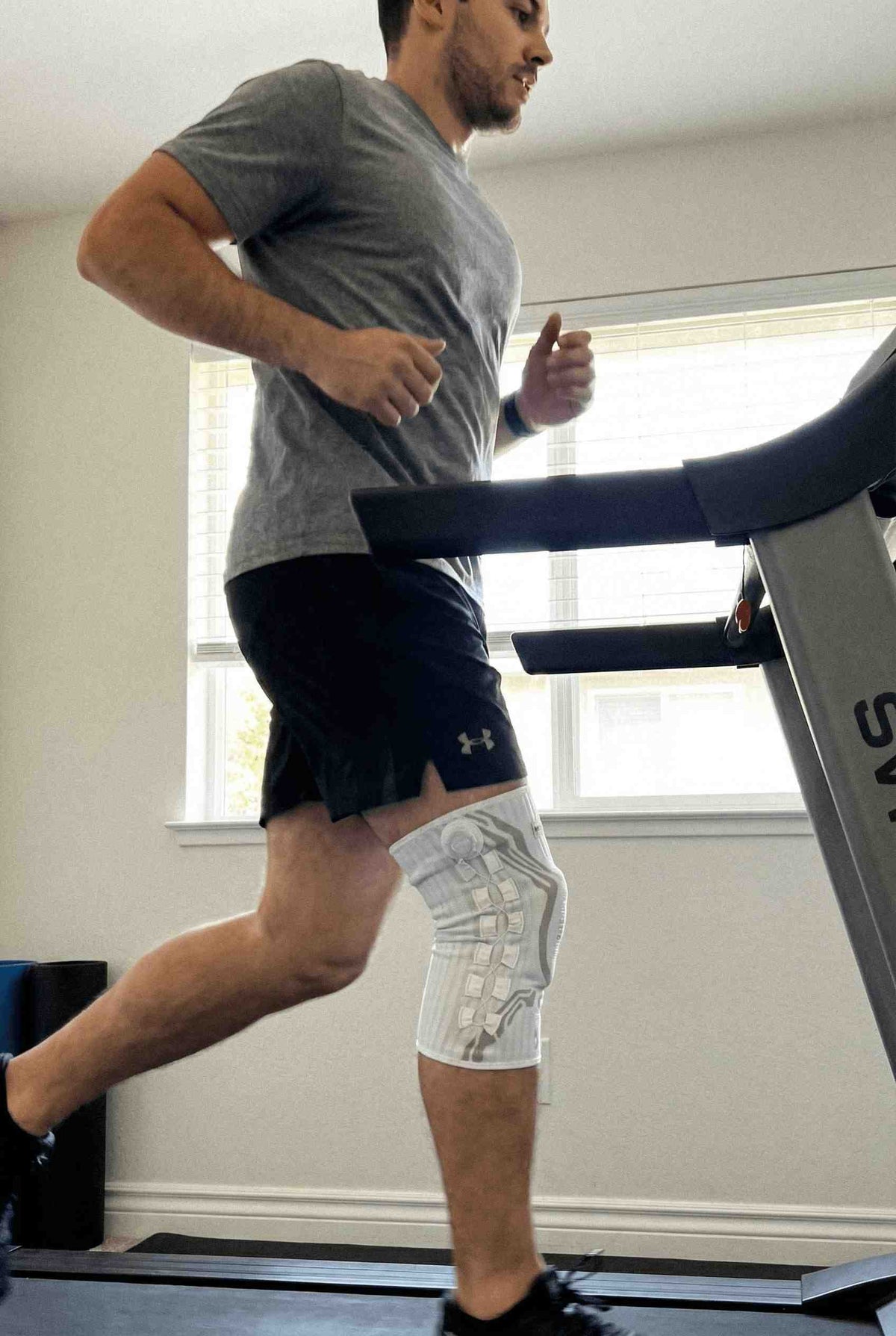 Running on a treadmill wearing the knee brace